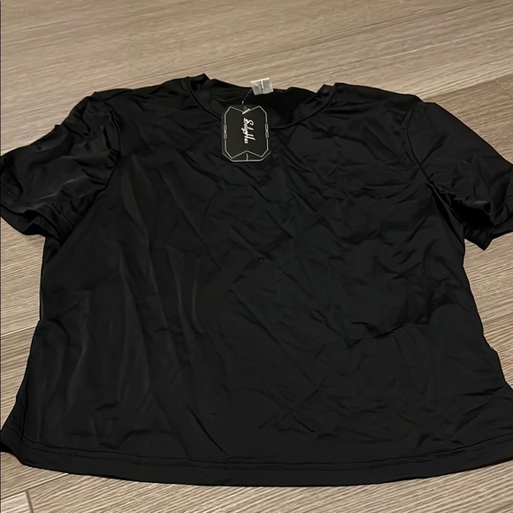 Stylish crop Black T-Shirt - Picture 1 of 5